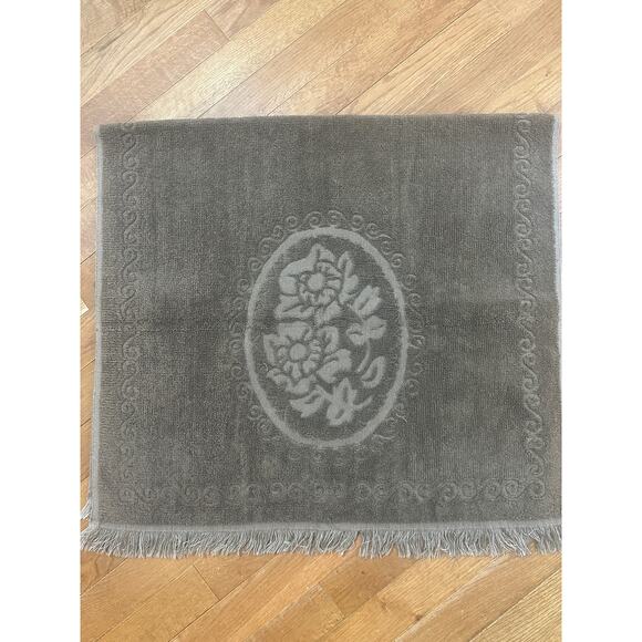 Vintage 1970s Brown Floral Fringed Bath Towel - Picture 3 of 3